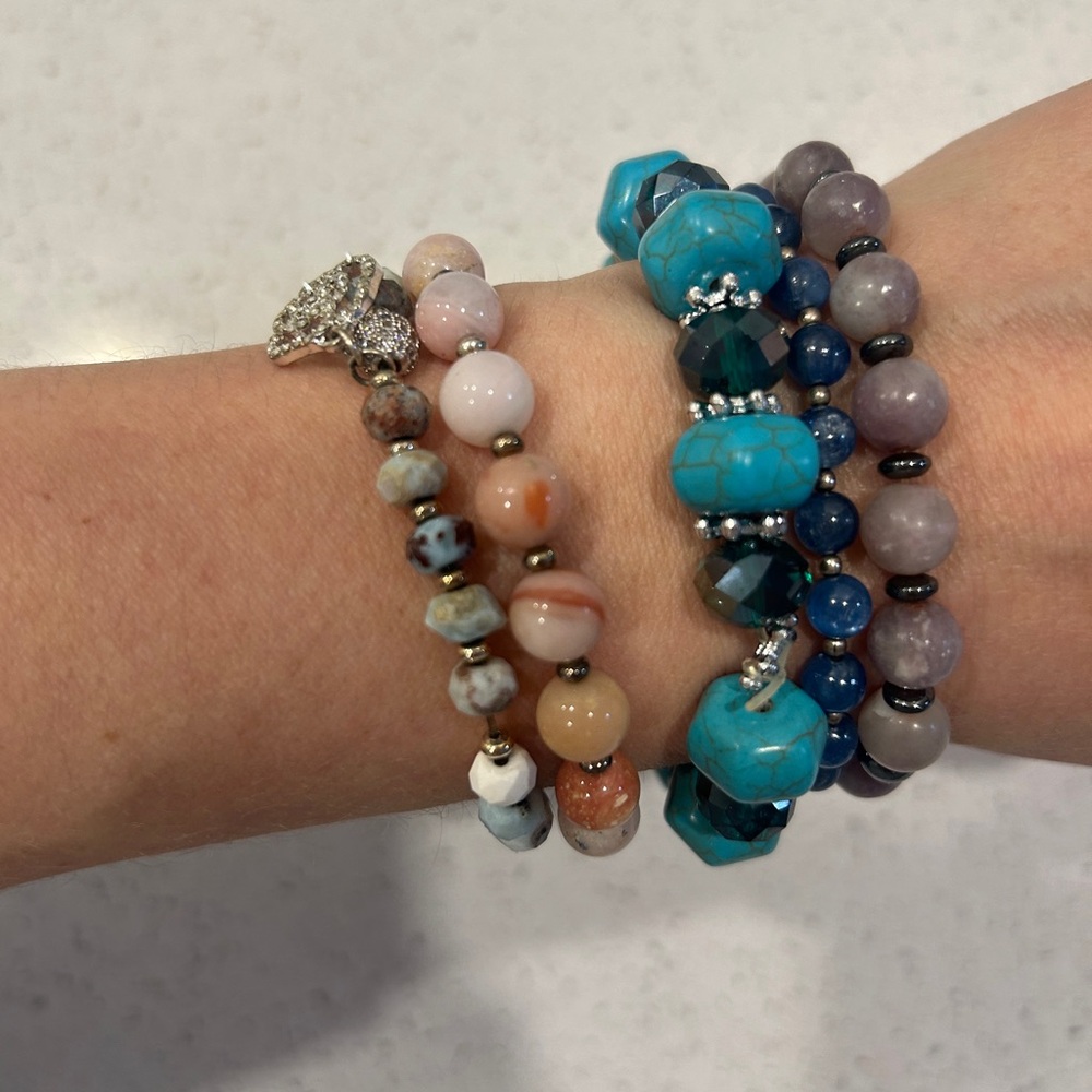 Various beaded bracelets - Picture 2 of 2